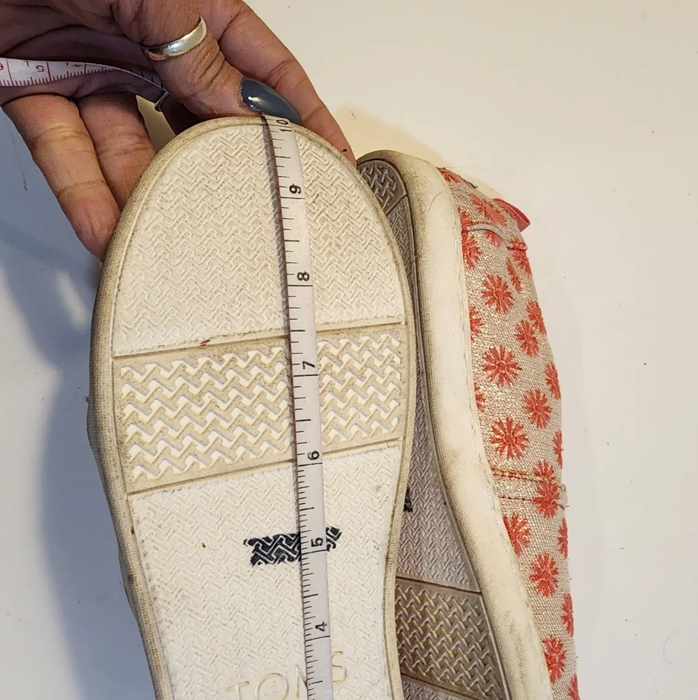 TOMS Floral Embroidered Slip-On Espadrilles Size Y6 Futs 8.5